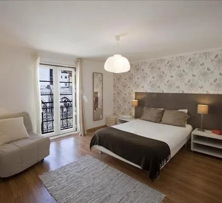 Flat With Terrace And River View - Se4 Apartmán